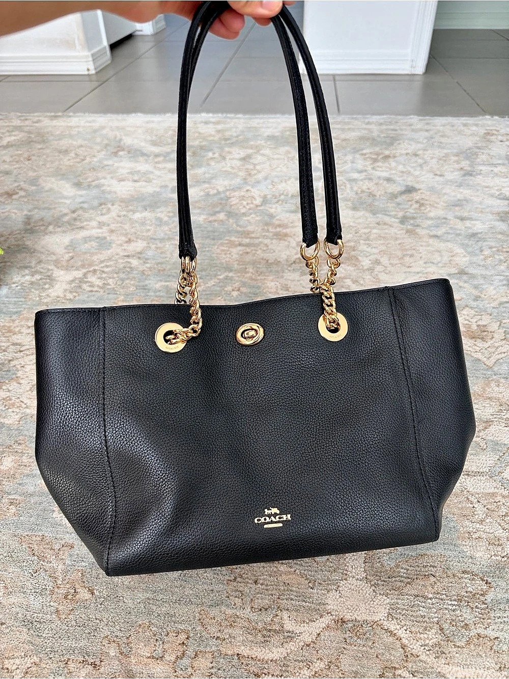 Coach Turnlock Chain Tote 27 Leather Tote in Black EUC